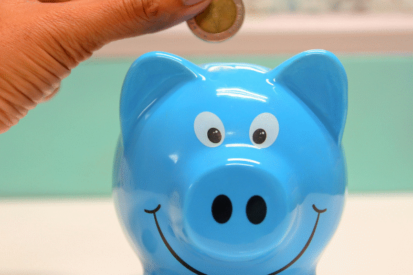 10 smart ways to save money as a student
